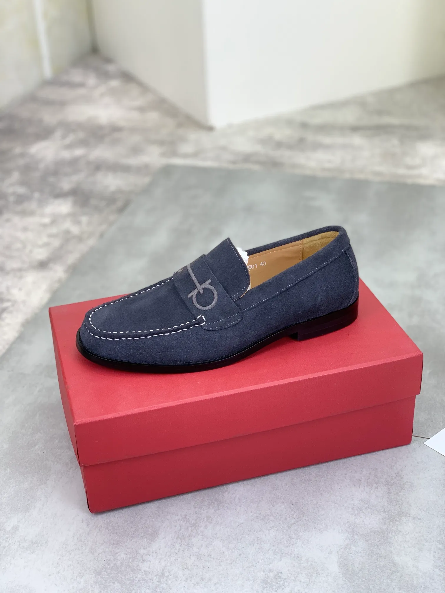 Men's Men's Shoes 💰P460💰[New Style] Water-dyed Niuli 🆘[Salvatore Ferragamo] Ferragamo's latest casual business leather shoes for men! Available at counters simultaneously! The fabric is made of specially imported original calfskin, the lining is made of imported water-dyed cowhide, and the original combination outsole is absolutely luxurious and leads the fashion trend. Matching code: 38-45; 5️⃣ colors available